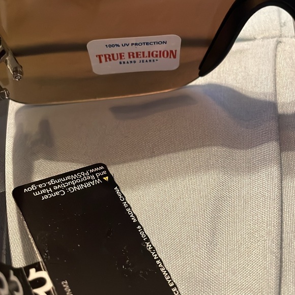 True Religon - Picture 4 of 6